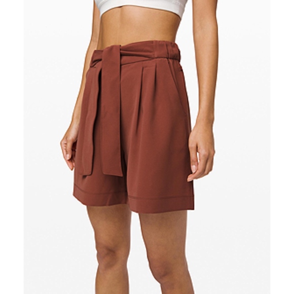 Lululemon Noir Short 5.5" Wrinkle-free Shorts - Picture 5 of 7